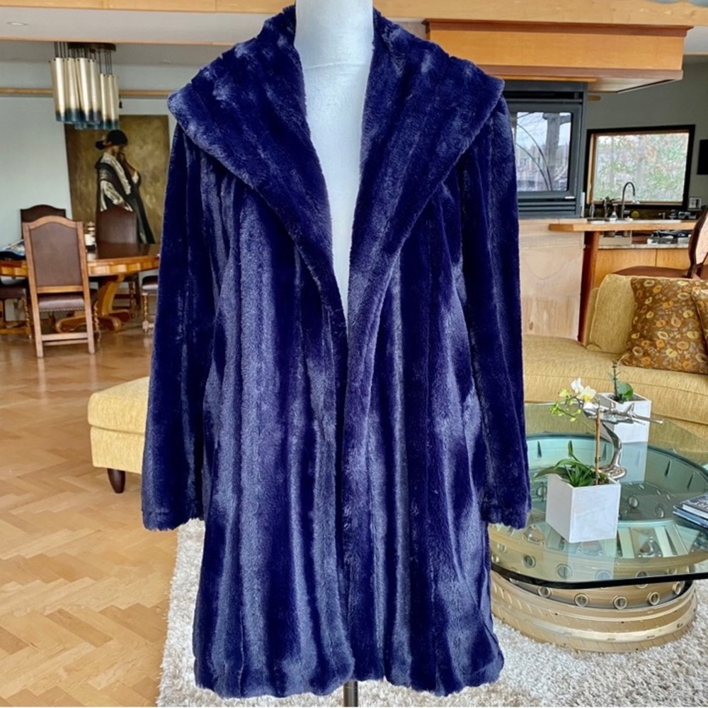 FABULOUS & FUN 💜💙Softest Faux Fur Coat 💕Violet Purple w/a Navy Blue Hue !💜💙
